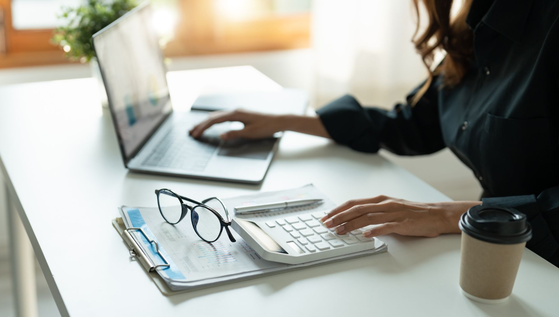 Investment Strategies in a Volatile Market: How Canadians Can Safeguard Their Portfolios